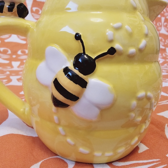 Vintage Pier one honeybee Bumblebee creamer Dolomite hand painted rare - Picture 7 of 8
